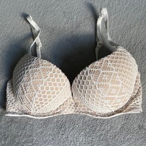 ON HOLD - Victoria’s Secret Lightly Lined Lace Plunge Bra 32D